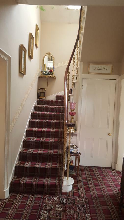 Strathcona Guesthouse Perth Bagian luar foto
