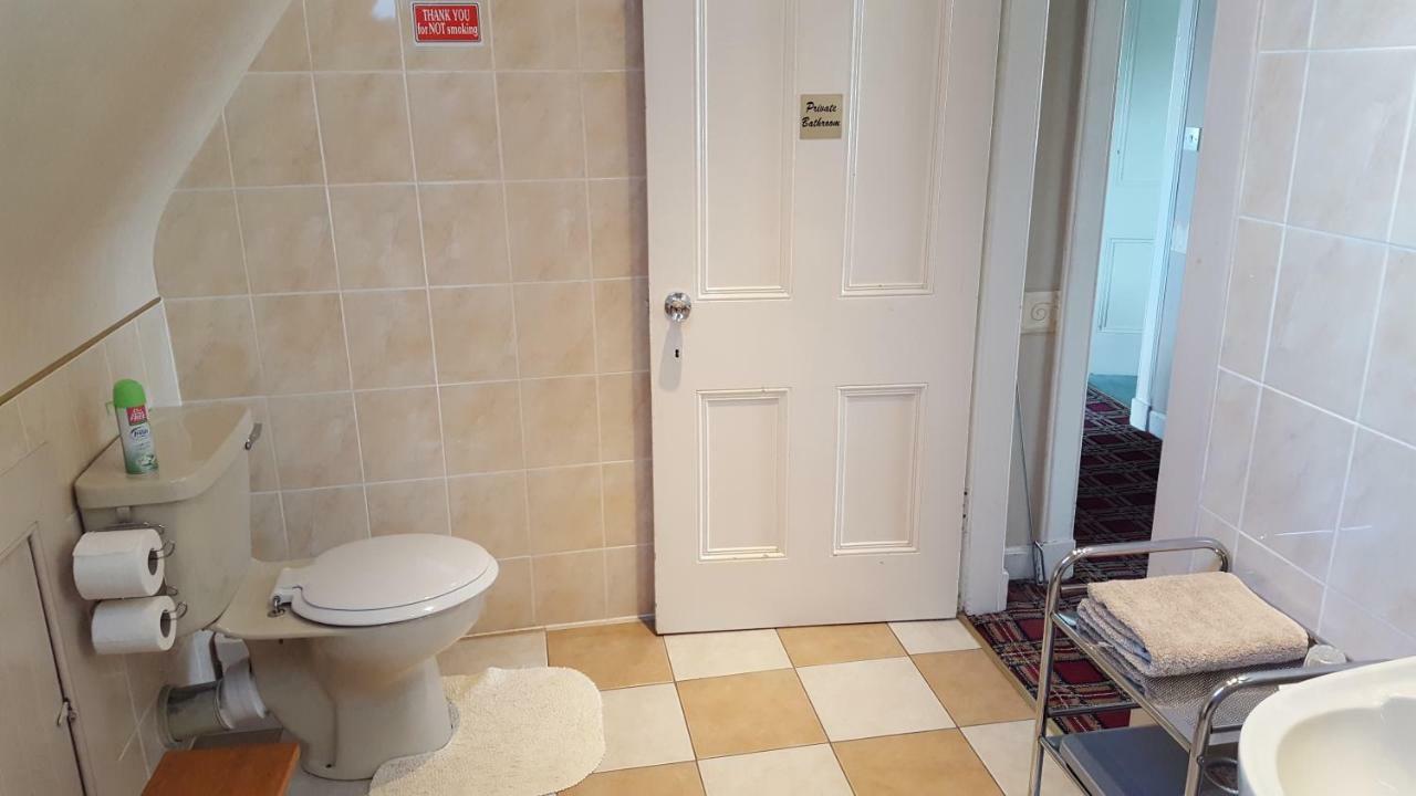 Strathcona Guesthouse Perth Bagian luar foto